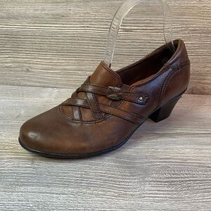 EUC Earths Kindle Bark leather booties Slip on criss cross Stacked heel size 7.5